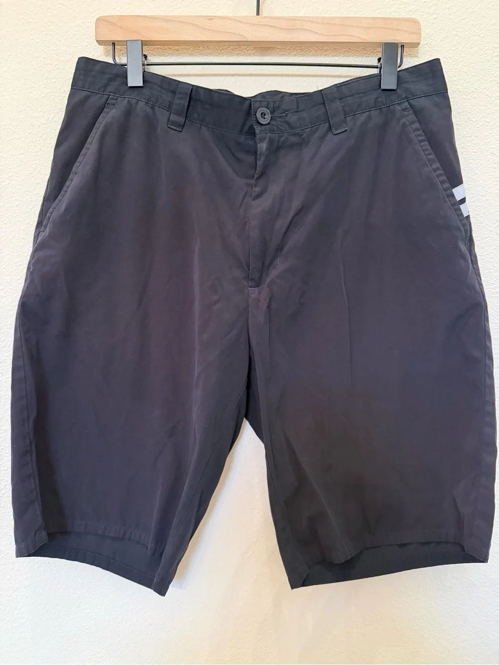 Travis Mathew Men's Black Casual Chino Shorts Size 34